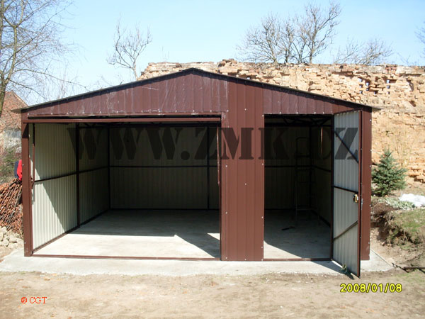 ZMK.Plechová garáž 5 x 5 m se sedlovou střechou RAL 8017