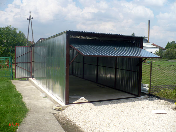 ZMK.Garáž plechová 3 x 5 m,pultová střecha,výklopná vrata,boční dveře,pozink