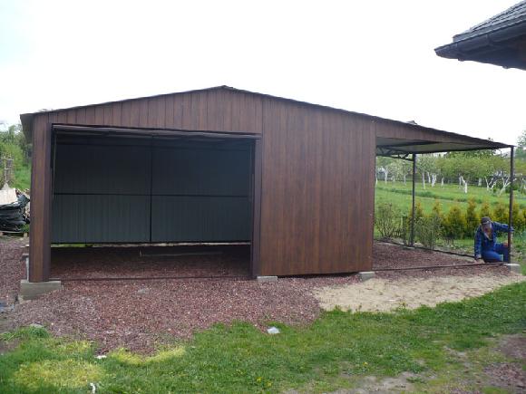 ZMK.Garáž plechová 8 x 5 m sedlová střecha, výklopná vrata,ořech