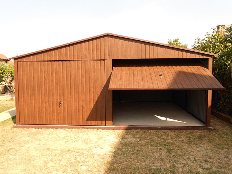 ZMK.Plechová garáž 6 x 5 m zl.dub,sedlová střecha,výklopná vrata