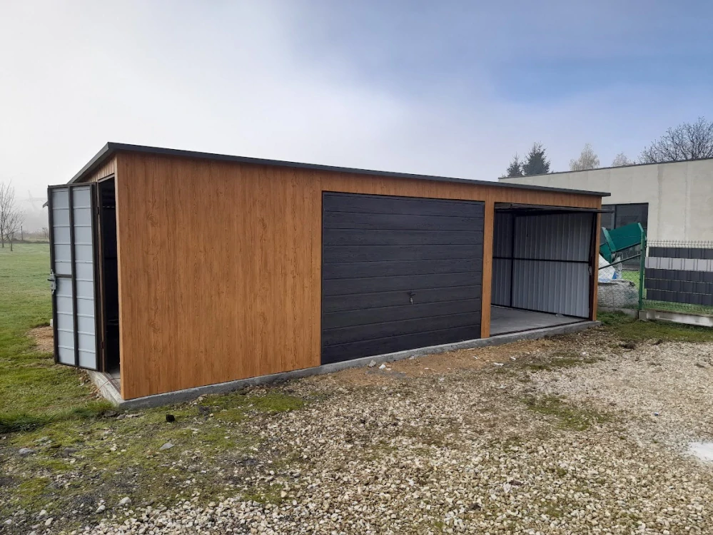 ZMK. Plechová garáž 8 x 5 m, pultová střecha, výklopná vrata