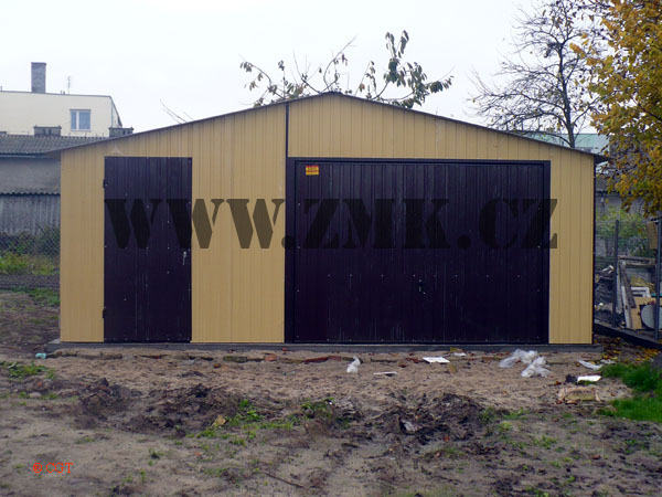 ZMK. Plechová garáž 5 x 5 m,sedlová střecha,výklopná vrata v barvě