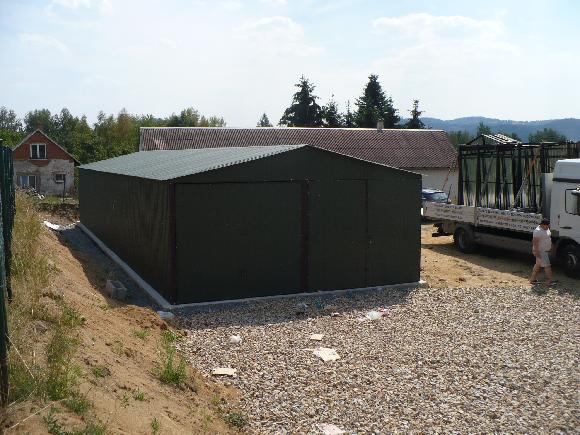 ZMK.Hospodářská plechová montovaná garáž 6 x 18 m v barvě 