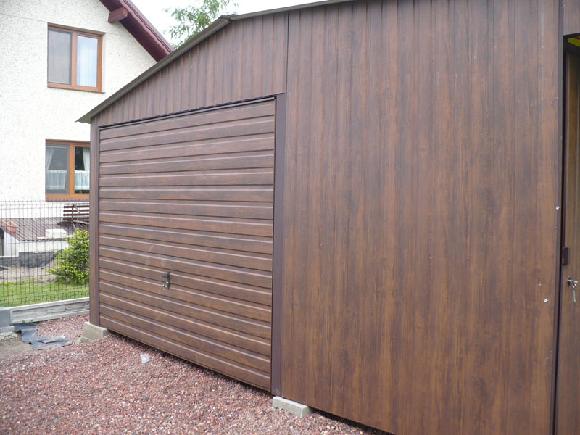 ZMK.Garáž plechová 8 x 5 m sedlová střecha, výklopná vrata,ořech