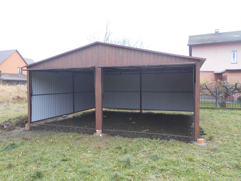 ZMK.Plechová garáž 6 x 5 m zl.dub,sedlová střecha,výklopná vrata