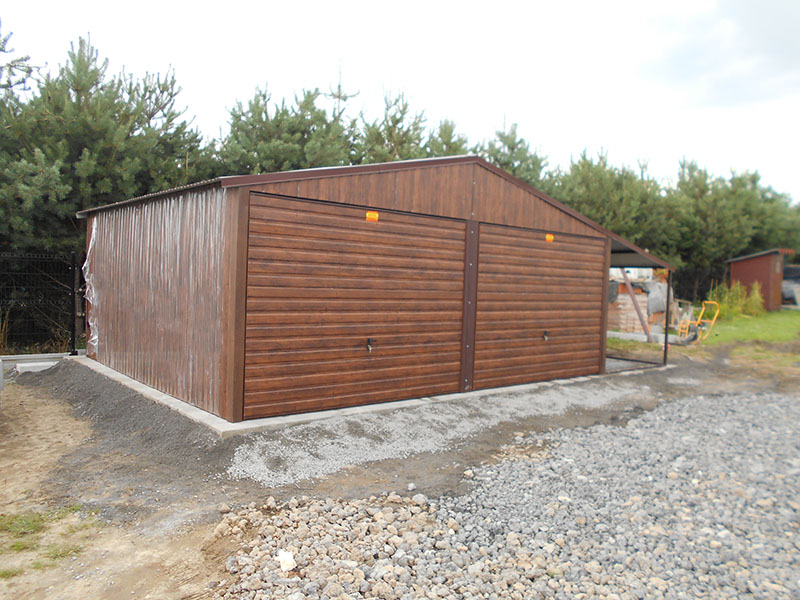 ZMK.Plechová garáž 8 x 5 m,sedlová střecha,výklopná vrata,ořech 