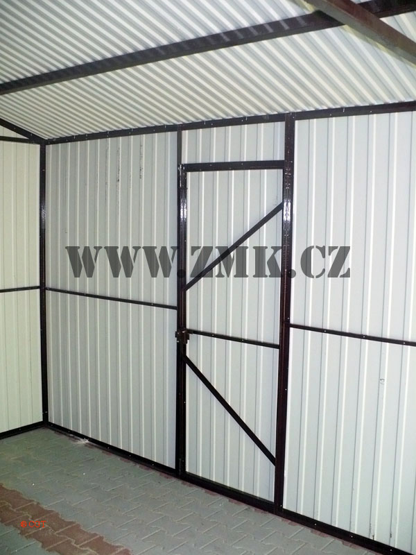 ZMK.Plechová garáž 3 x 5 m, sedlová střecha,výklopná vrata,boční dveře,barva 