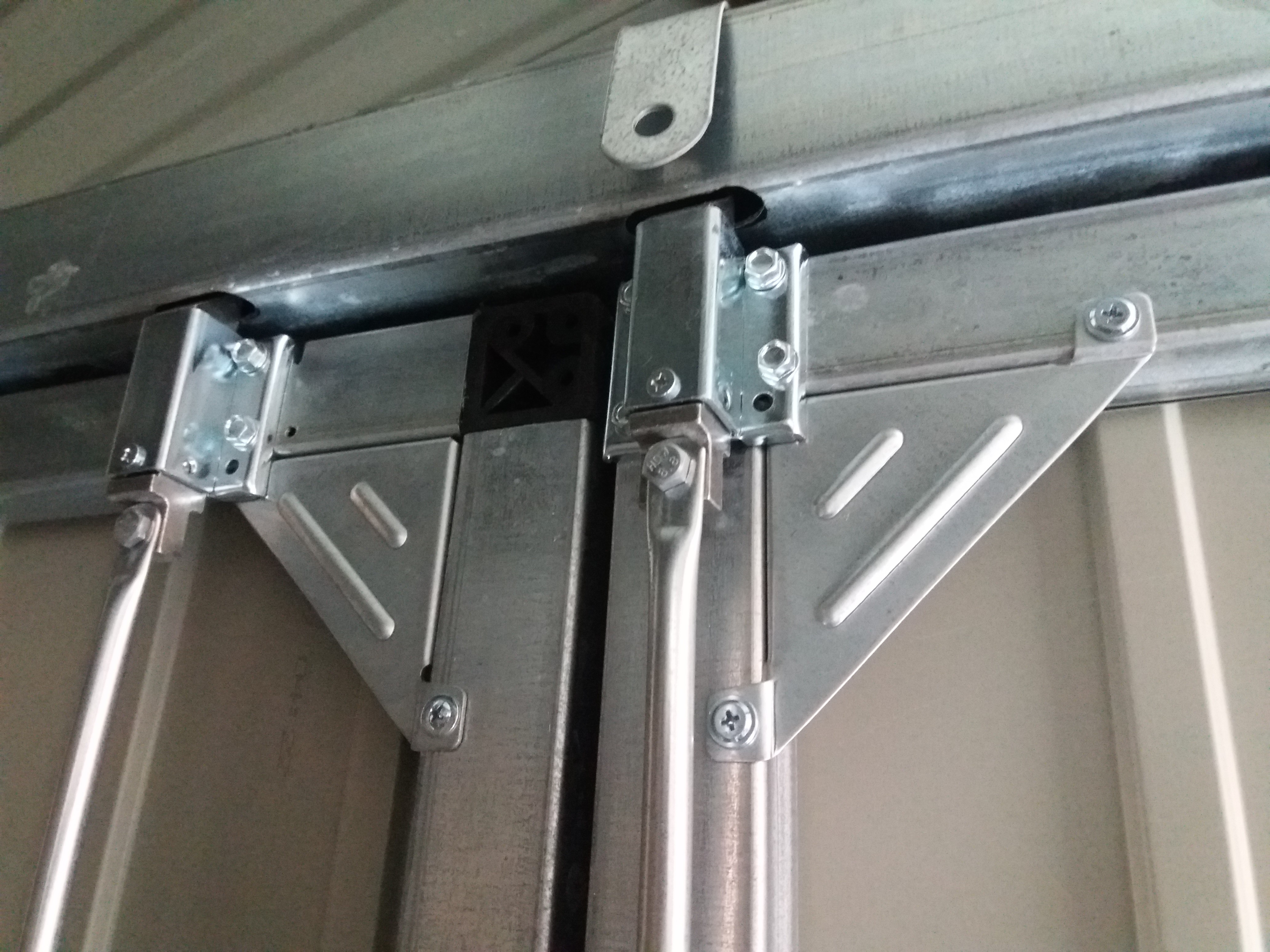 Garážová vrata dvoukřídlá NEZATEPLENÁ š.200 x 200 cm,RAL 9010