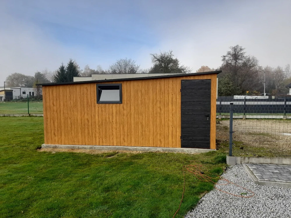 ZMK. Plechová garáž 8 x 5 m, pultová střecha, výklopná vrata