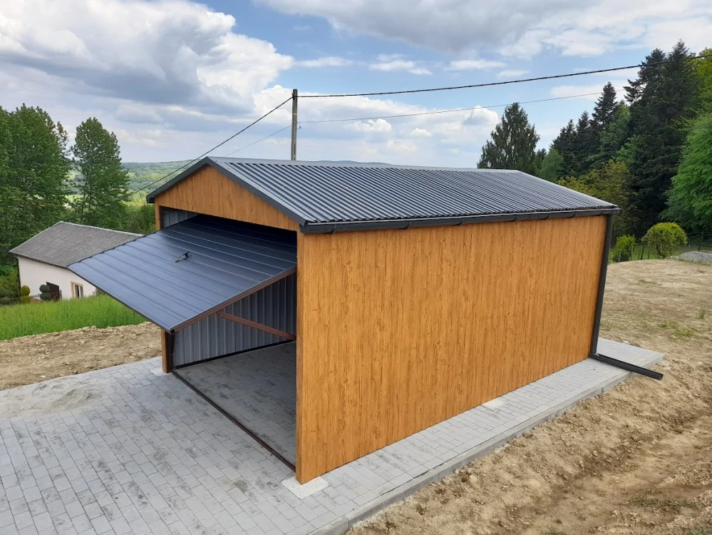 ZMK.Plechová garáž 3 x 5 m, sedlová střecha, výklopná vrata, dveře Multigross