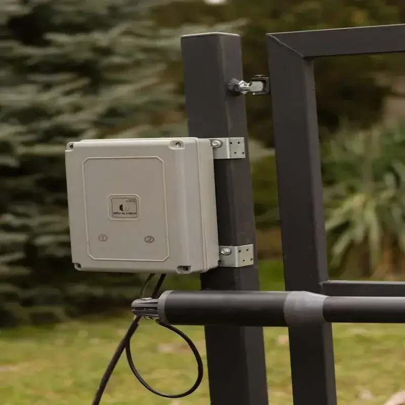 Dvoukřídlá brána s pohonem š.4 x v.1 m