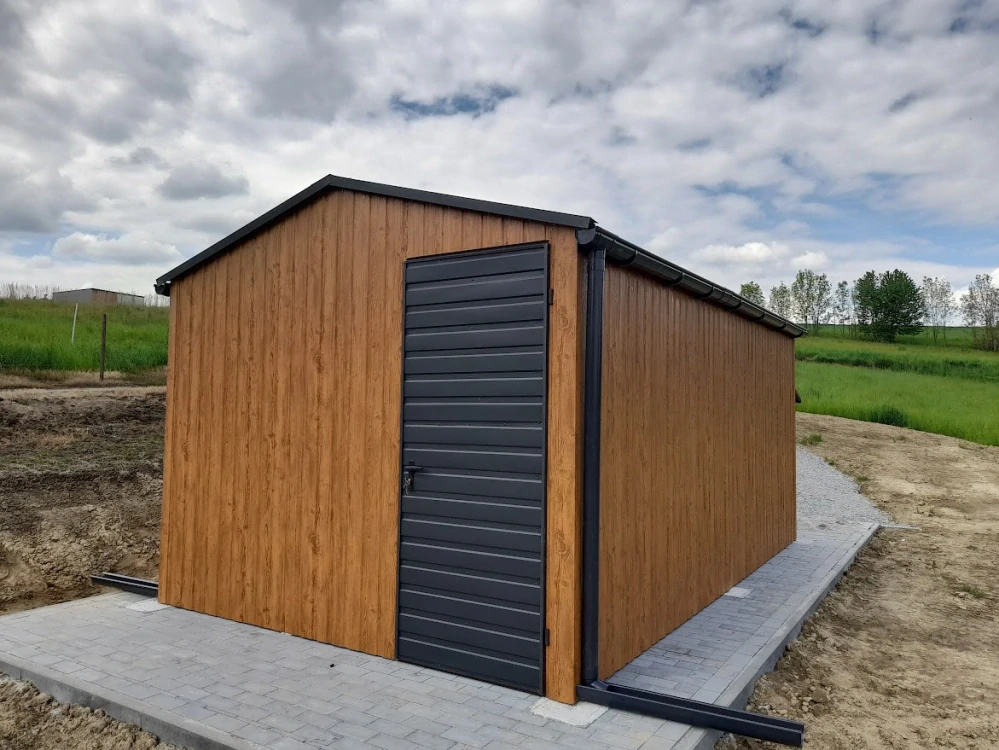 ZMK.Plechová garáž 3 x 5 m, sedlová střecha, výklopná vrata, dveře Multigross