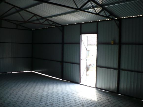 ZMK.Hospodářská plechová montovaná garáž 6 x 18 m v barvě 