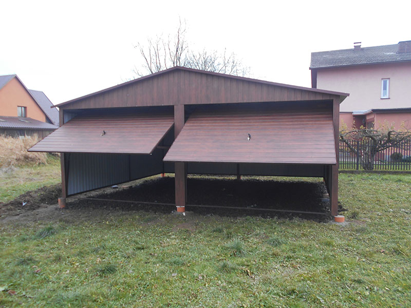 ZMK.Plechová garáž 6 x 5 m zl.dub,sedlová střecha,výklopná vrata