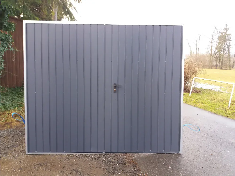 ZMK.Garážová vrata dvoukřídlá zateplená š.250 x v.200 cm RAL 7016 MAT