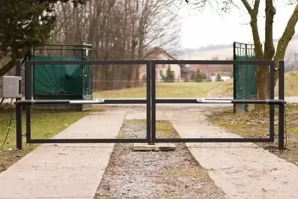 Dvoukřídlá brána s pohonem š.3 x v.1,5 m