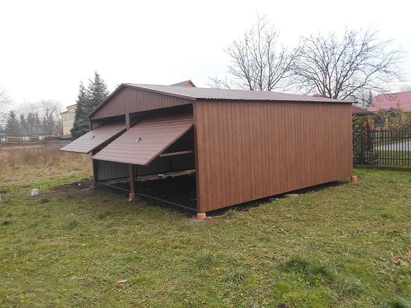 ZMK.Plechová garáž 6 x 5 m zl.dub,sedlová střecha,výklopná vrata